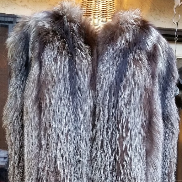 Alexander Kitt Furs - NY Jackets & Blazers - Vtg. Square Shoulder 1940's Silver Fox Fur Cape